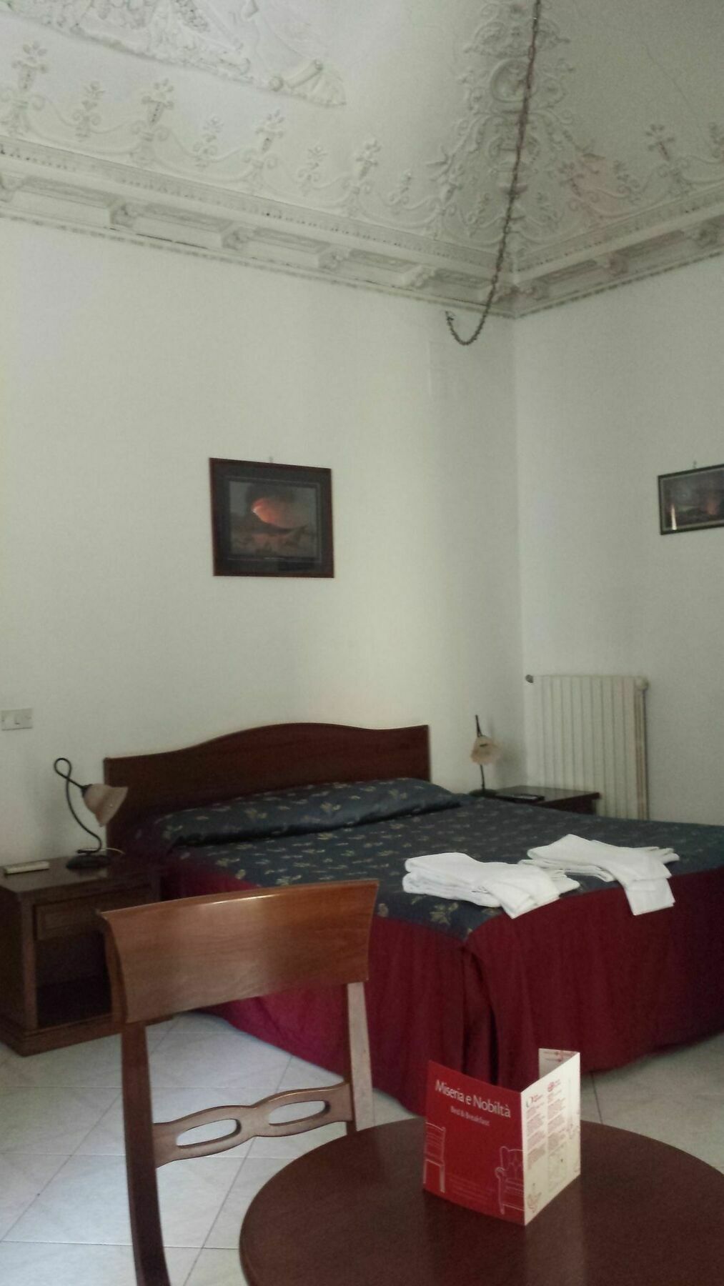 Miseria E Nobilta' Couette-café 2*